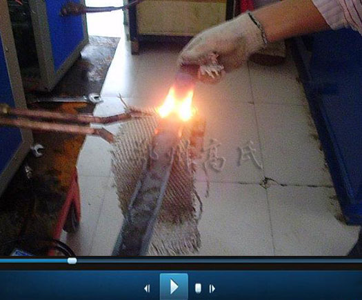 超音頻感應(yīng)加熱設(shè)備對(duì)不銹鋼鋼帶加熱現(xiàn)場(chǎng)